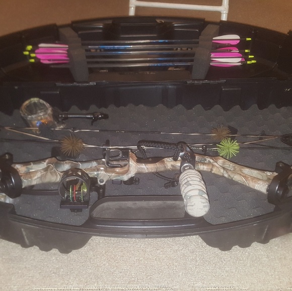 Compound Bow - Right Handed - Picture 2 of 5